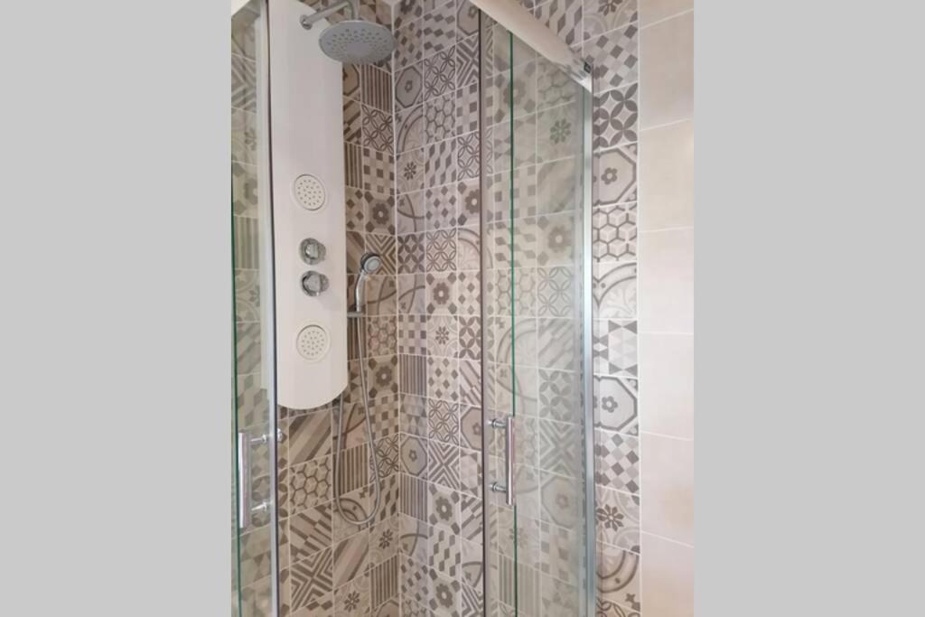 Апартаменты Les Etapes Chartraines Parking Wifi Jaccuzi Шартр Экстерьер фото